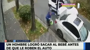 Así un hombre lograba a sacar a su bebé del auto antes de que se lo roben
