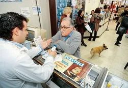 Denuncian falta de medicamentos para jubilados