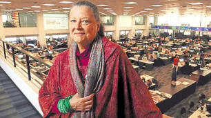 Diana Maffía: "A Milei lo muestran como un superhéroe pero es gordito, chiquito y de pies pequeños"