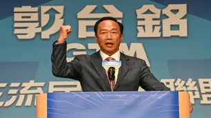 "Paz con China": el multimillonario que fabrica los iPhones de Apple quiere ser presidente de Taiwán
