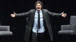 Así fue la explosiva apertura de Javier Milei en el Luna Park cantando "Panic Show"