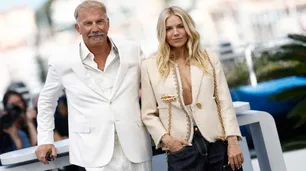 Sienna Miller, la actriz "obsesionada" y fanática de Kevin Costner que protagoniza la película por la cual hipotecó su casa