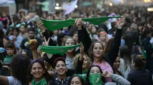 Multitudinaria marcha por el Día Internacional de la Mujer