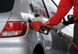Por decreto, el Gobierno congela el precio de las naftas por 90 días