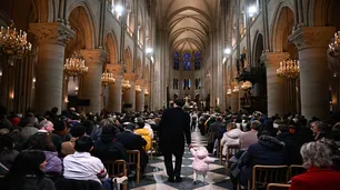 Notre Dame celebró por primera vez la Navidad luego del incendio de 2019