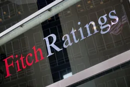 La calificadora de riesgo Fitch le mejoró la nota a la deuda argentina, pero con riesgos aún latentes