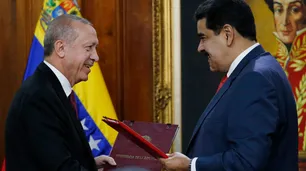 Venezuela recibe como a un héroe a presidente turco