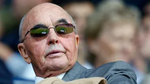 El magnate Joe Lewis, dueño de Lago Escondido, fue denunciado por "corrupción corporativa"