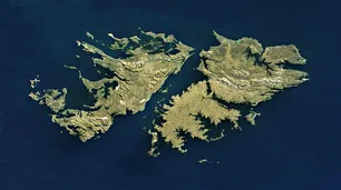 Malvinas: un periodista chino cruzó a la canciller británica por la soberanía de las islas