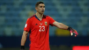 Leandro Paredes echó del grupo de Whatsapp de la Selección al "Dibu" y el arquero le respondió