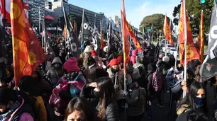 Caos en microcentro: corte en Corrientes y 9 de Julio