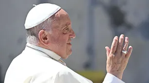 Papa Francisco: "Ningún gobierno puede exigir a su pueblo que sufra privaciones incompatibles con la dignidad humana"