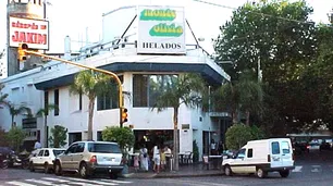 Villa Devoto: por la crisis de la pandemia cierra la heladería Monte Olivia