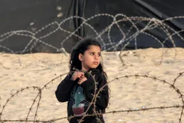 Miles de gazatíes huyen desesperados de Rafah ante la inminente invasión terrestre de Israel