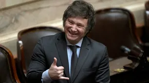 "La tabula rasa comienza a tener sentido": el diario británico que apoya la dolarización de Javier Milei