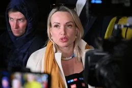 Un medio alemán contrató a la periodista rusa que protestó contra la guerra en TV