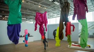 “Hay cuerpos”, una exposición que resignifica el “Hay cadáveres” de Perlongher a través de la mirada de cinco artistas