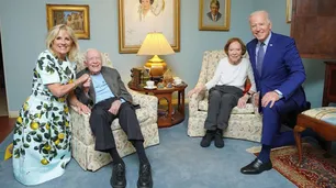 La increíble foto de Joe y Jill Biden "gigantes" con los "diminutos" Jimmy y Rosalynn Carter