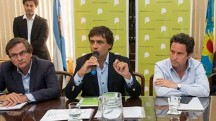 Tras una tensa reunión, gremios y gobierno discuten la cuestión paritaria