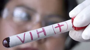 Absolvieron a dos médicos y un abogado por un contagio masivo de HIV