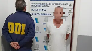 Roció con nafta a su esposa, disparó al aire y amenazó con prenderla fuego dentro de su casa en Berisso