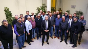 Alberto Fernández visita la CGT para hablar del "pacto social"