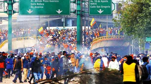 Diálogo en punto muerto y destrozos en Ecuador