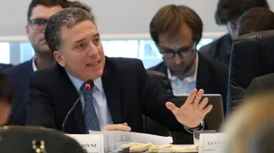Para Dujovne, la nueva política monetaria "va a bajar la volatilidad cambiaria"