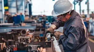 La industria no levanta cabeza: volvió a caer en agosto y se dilata la recuperación, según la UIA