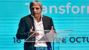 Caputo arremetió contra la oposición kirchnerista en IDEA: "Son una manga de delincuentes"