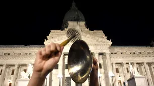 Actores, escritores, libreros convocan a "cacerolazo cultural" en todo el país contra la Ley Ómnibus de Milei