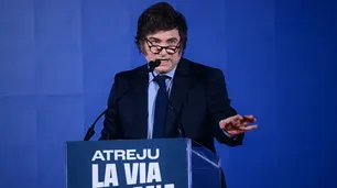 Milei habló de traiciones en el Circo Máximo de Roma, citó a Lenin y leyó su decálogo de acción política