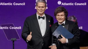 El "dólar Bessent" más barato, la maniobra del Gobierno con el swap y el "modo trader" del Tesoro