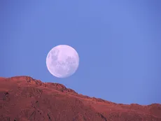 A pescar la luna llena en Villa de Merlo