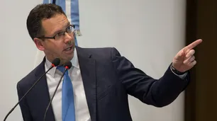 Economistas dudan sobre el poder de fuego del Gobierno frente al dólar