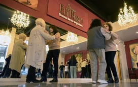 El tango como terapia: una estrategia innovadora en Buenos Aires para pacientes con Parkinson