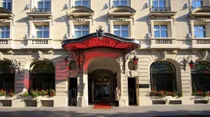 Messi en París: cómo es el lujoso hotel dónde vivirá junto a Antonella y sus tres hijos