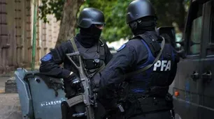 Un policía se atrincheró en una dependencia de la PFA y amenazó con suicidarse
