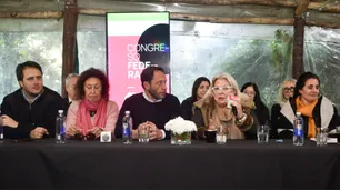 Carrió se mete en el juego de Milei: "Es evidente que se siente un mandril"