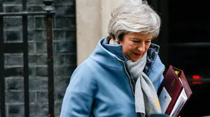 May va a Bruselas en busca de pronto cierre de trato para brexit