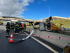 Madrid: un helicóptero se estrelló en una autopista abarrotada de autos