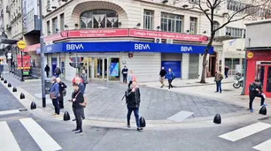 Tenía 40 mil dólares en una caja de seguridad de un banco y cree que fue víctima de un robo hormiga