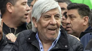 Camioneros cerró su paritaria: Hugo Moyano firmó un aumento del 10,1% para marzo-agosto alineado con la pauta del Gobierno