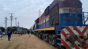 Accidente en Córdoba: tren embiste colectivo y deja tres lesionados