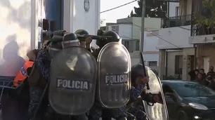 Graves incidentes en un colegio de Bernal por una denuncia de abuso de una alumna de 10 años