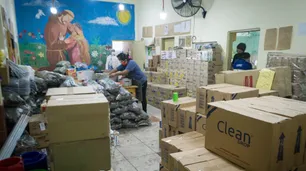 Legisladores porteños donaron alimentos a los curas villeros