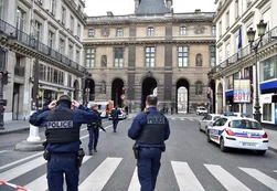 Miedo en el Louvre: un militar baleó a un presunto terrorista
