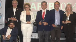 Farmacéuticos y bioquímicos premiaron a Miguel Pichetto, Franco Rinaldi y Luis Rosales