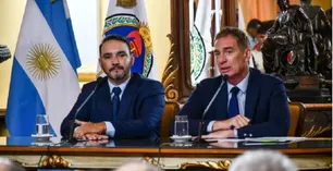 El gobernador de Corrientes viaja a Buenos Aires: busca destrabar el traspaso de tierras nacionales
