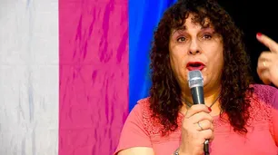 Una docente trans brindó una clase con lenguaje inclusivo negándose a cumplir la resolución educativa